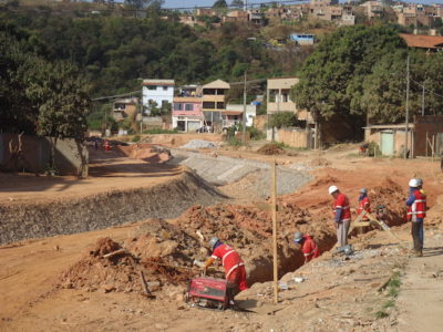 Prefeitura executa obra de prevenção de enchentes na região do Barreiro