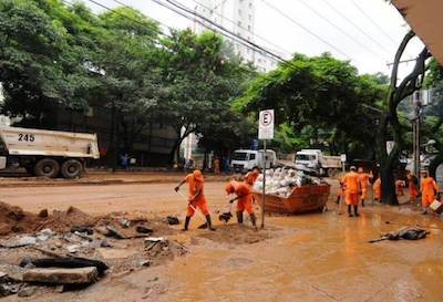 Prefeitura atua na limpeza de toda a cidade em decorrência das chuvas