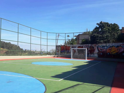 Prefeitura revitaliza quadra de esportes e praça na Vila Mangueiras